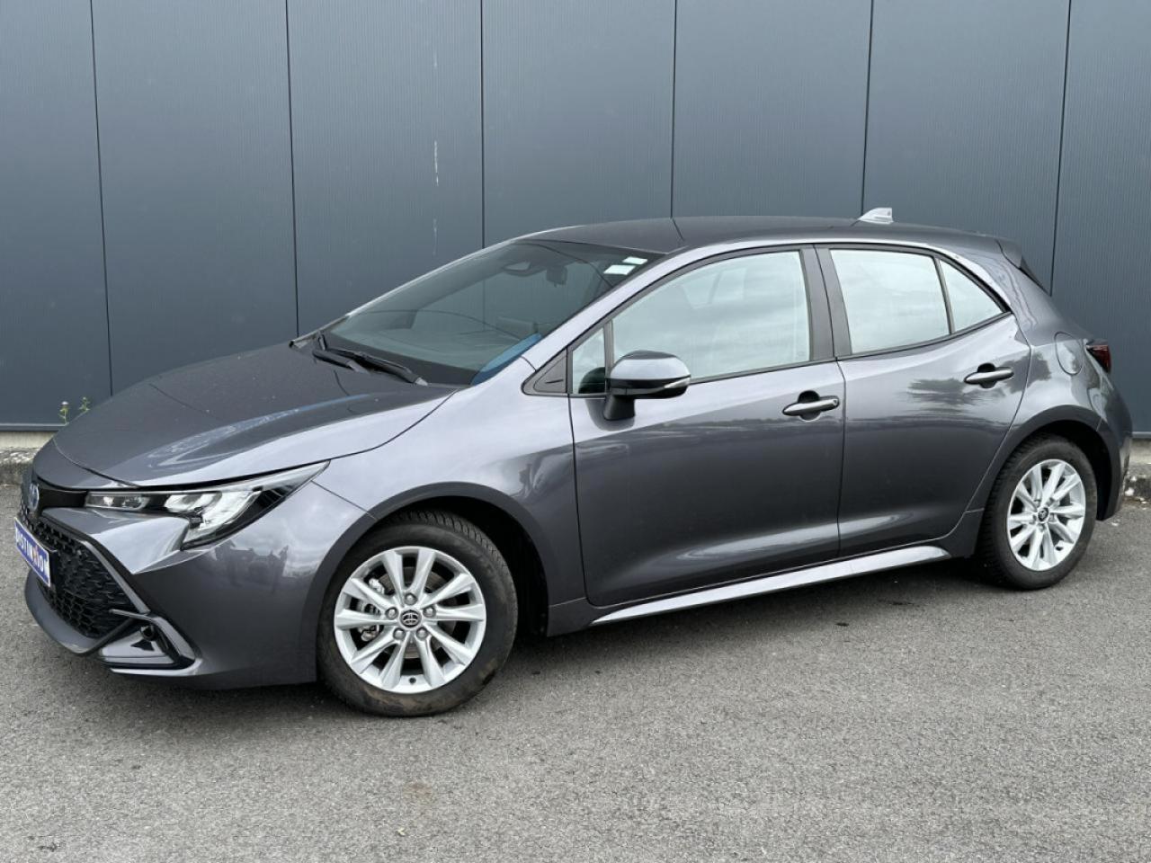 TOYOTA-COROLLA-1.8 Hybrid 140 - BV e-CVT - Dynamic